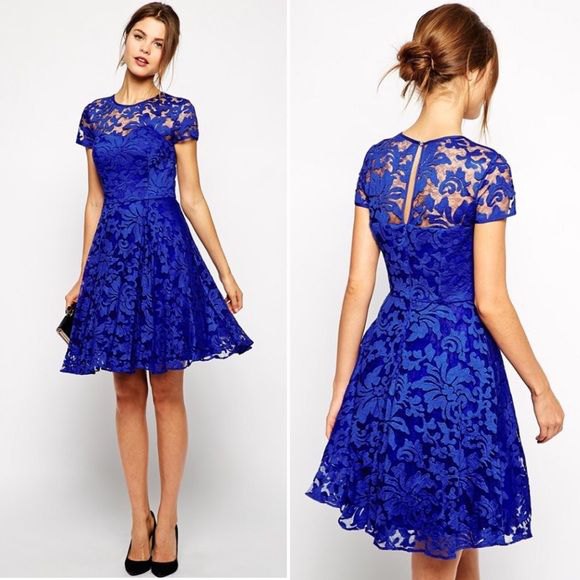Knee-length lace dress with a blue fit and flare