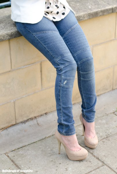 blue moto jeans with white and black polka dot blouse and pink heels