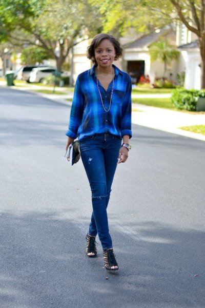 blue plaid shirt with skinny jeans and short boots with open toes