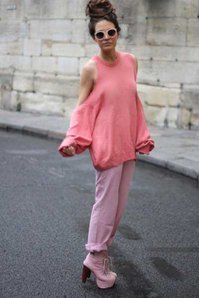 Blushing pink cold shoulder sweater with white jeans with cuffs and platform heels