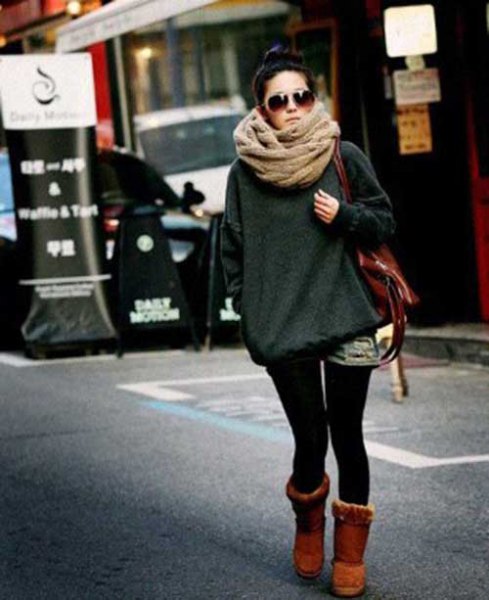 Blushing pink scarf with a gray sweater and black skinny jeans