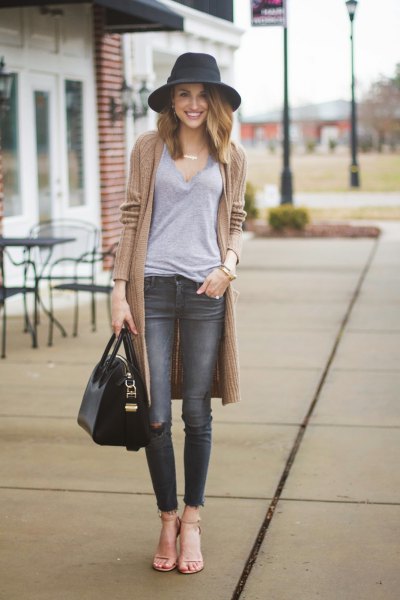 blushing pink sweater with gray skinny jeans