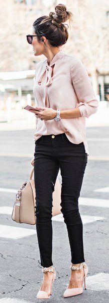 Blush the chiffon blouse with bow and black skinny jeans and white heels