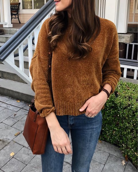 brown knitted sweater with dark blue skinny jeans