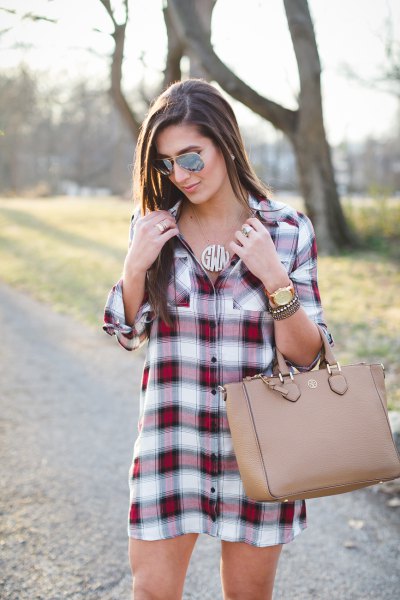 Burgundy and white checked tunic with pink leather handbag