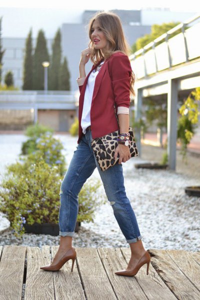 Burgundy blazer with a white blouse and gray-blue jeans with cuffs