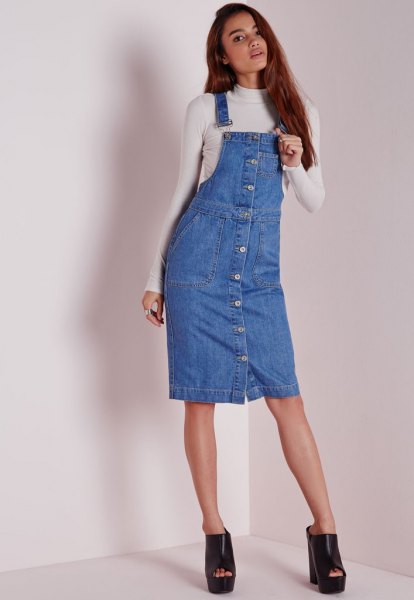 Overall denim dress with button placket, white, figure-hugging sweater
