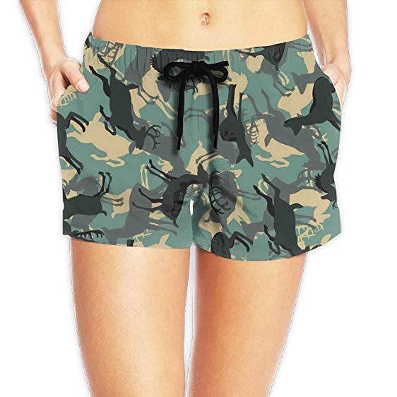 Mini shorts with camo-amimal print and white, cropped T-shirt
