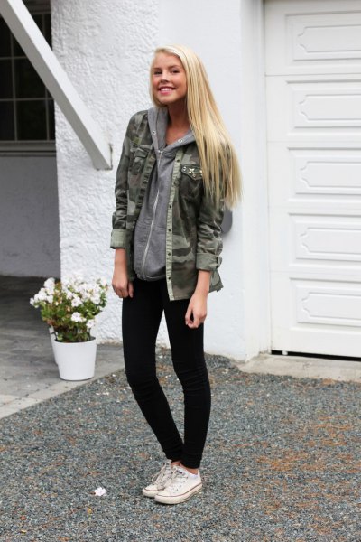 Camo jacket with hoodie and black skinny jeans