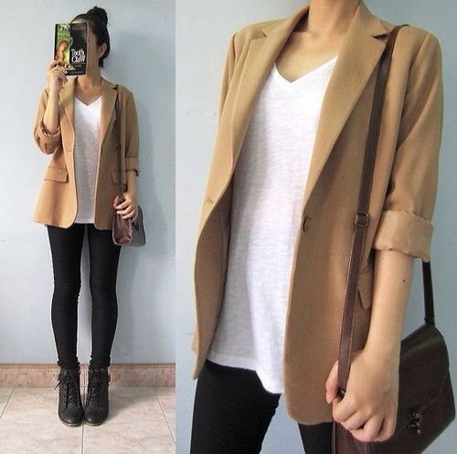 casual blazer with a white V-neck t-shirt and black skinny jeans