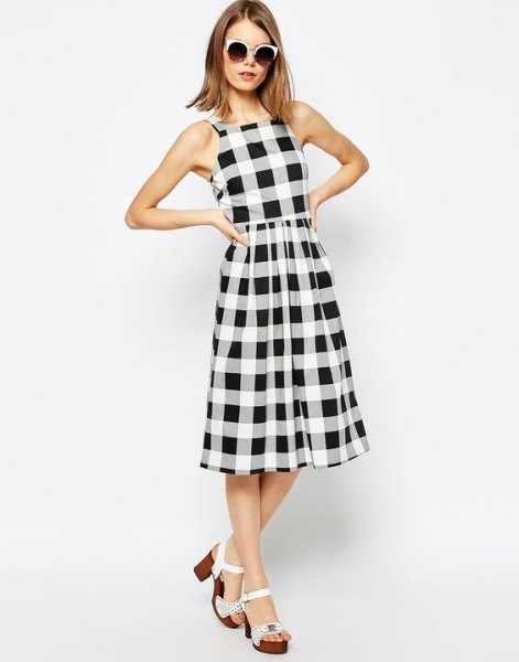 Checkered sleeveless midi dress with a gathered waist