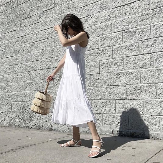 Chiffon maxi swing chiffon dress with white lace-up sandals
