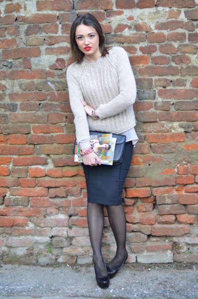 Chunky knitted sweater with a black pencil skirt and stockings