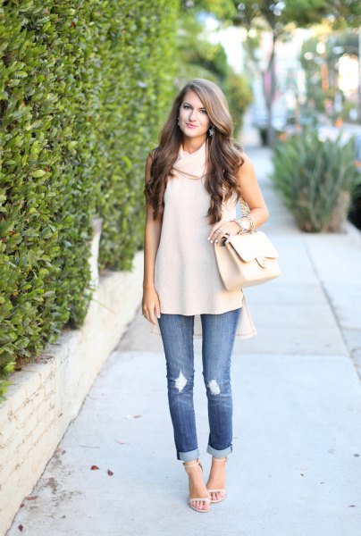Sleeveless pullover jeans with a cream-colored cowl neckline