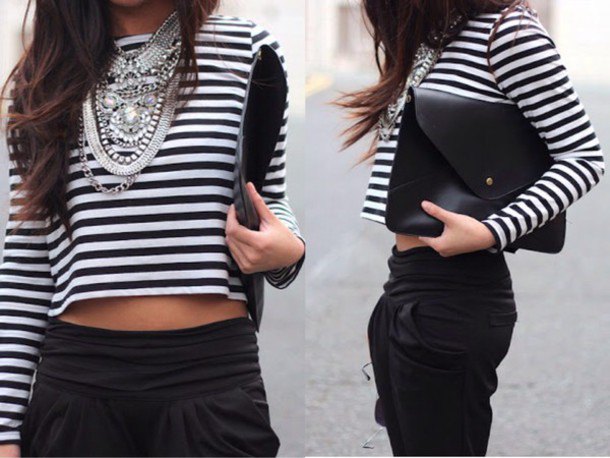 cropped T-shirt with short sleeves and black, cropped chinos