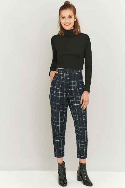 Short sweater with mock neck and black and white checked trousers