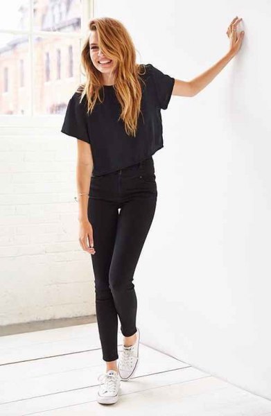 short t-shirt with black ankle-high waisted jeans