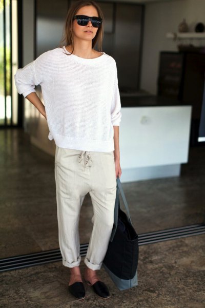 Comfortable linen sweater with cuff