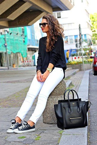 dark blue and white low shoes with white slim fit jeans