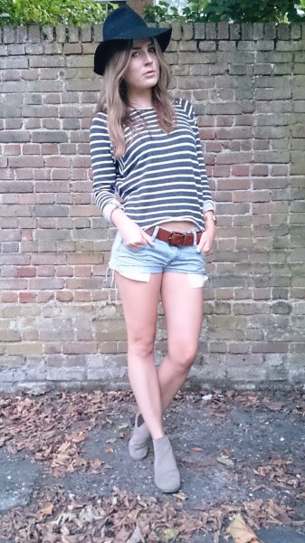 dark blue jeans floppy hat with gray and white striped t-shirt