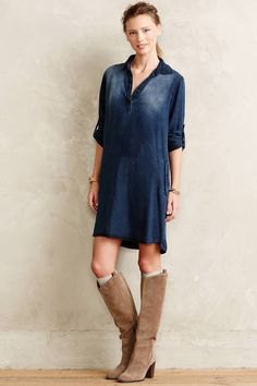 dark blue tunic with half sleeves and knee-high boots made of camel suede
