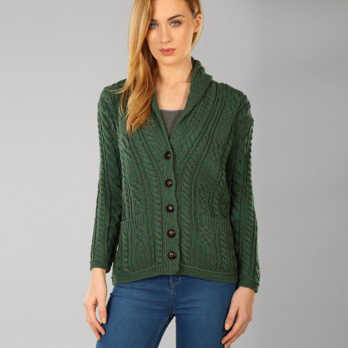 dark green knitted sweater with unwashed blue skinny jeans