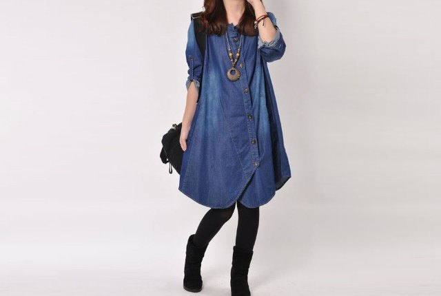 Knee-length denim tunic with leggings and boho necklace