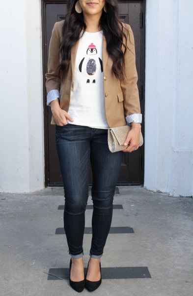 tailored jacket with white printed t-shirt and dark blue skinny jeans
