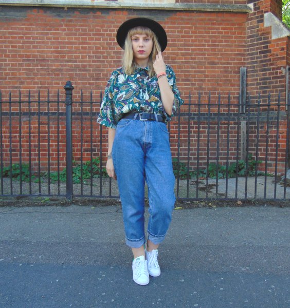 Flowery Printe Navy shirt with old school mom jeans and a felt hat