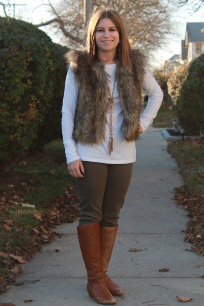 Fur vest with white long-sleeved T-shirt and knee-high boots made of brown leather