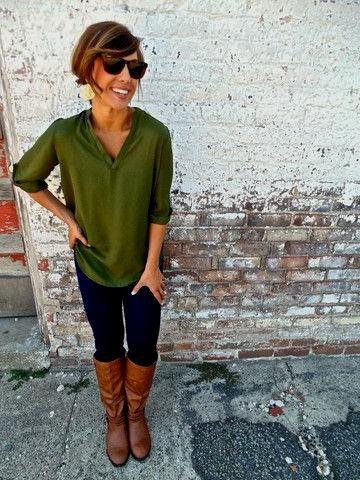 green half-sleeved blouse with brown knee-high leather boots