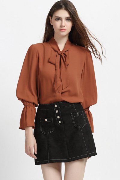 Blouse with puff sleeves and a green ribbon