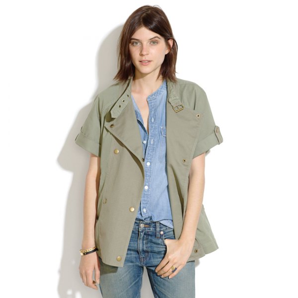 green short-sleeved leisure military jacket with chambray shirt