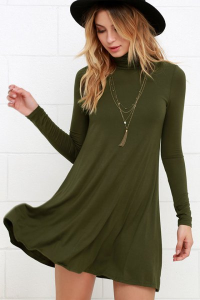 green swing dress with necklace in boho style
