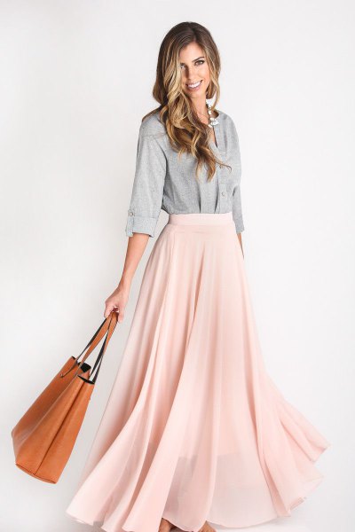 gray cotton shirt with buttons and light pink chiffon maxi skirt
