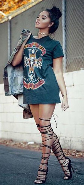 gray graphic t-shirt dress with thigh-high strappy heels of the gladiator