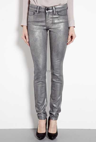 gray long-sleeved T-shirt with silver metallic jeans