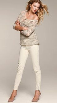gray knitted sweater with one shoulder, white skinny jeans