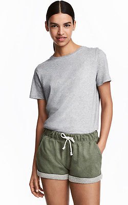 gray t-shirt with relaxed fit and matching mini-shorts made of cotton