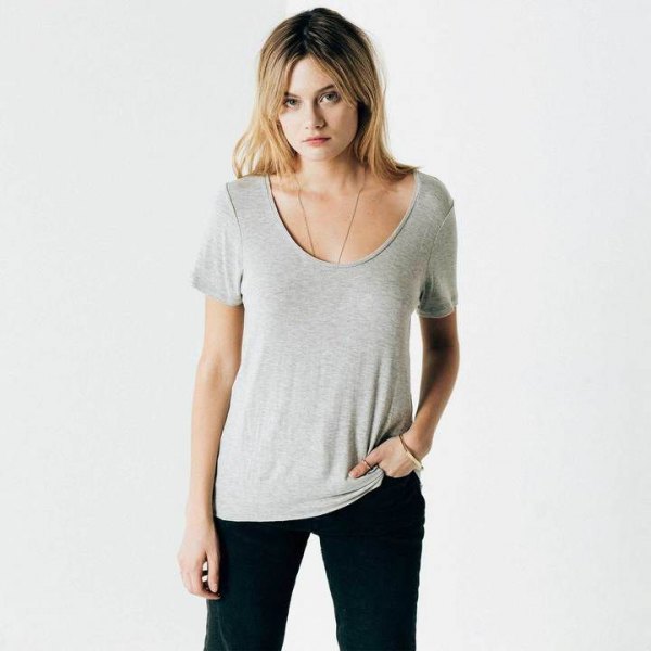 gray t-shirt with scoop neckline and black skinny jeans