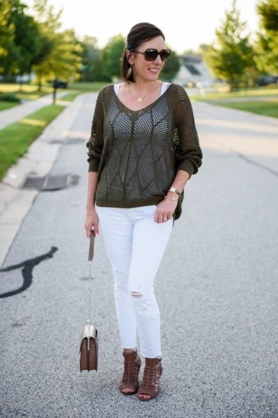 gray, semi-transparent sweater with white, narrow-cut ankle jeans