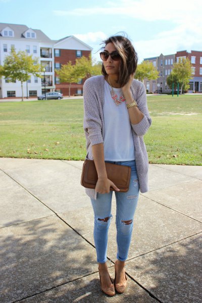gray cardigan with light blue skinny jeans