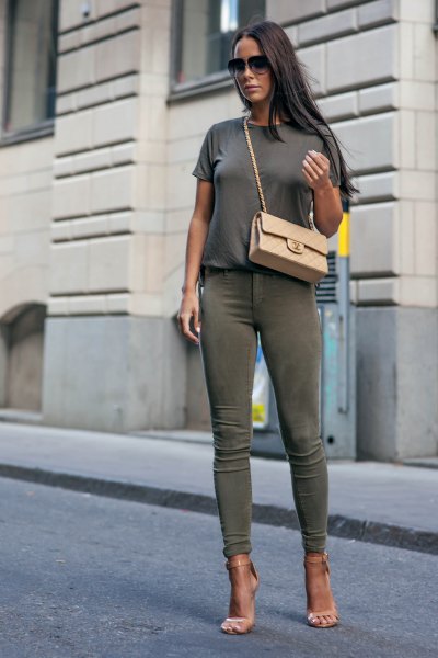 gray t-shirt with green skinny jeans and pink heels