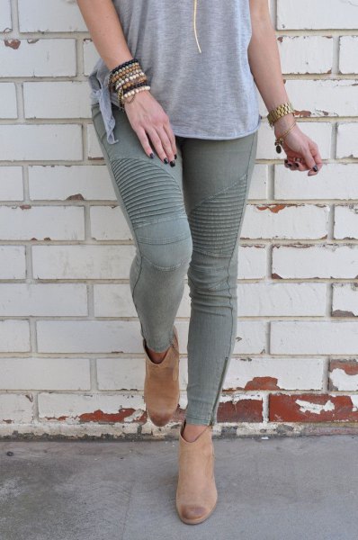 gray t-shirt with matching skinny jeans