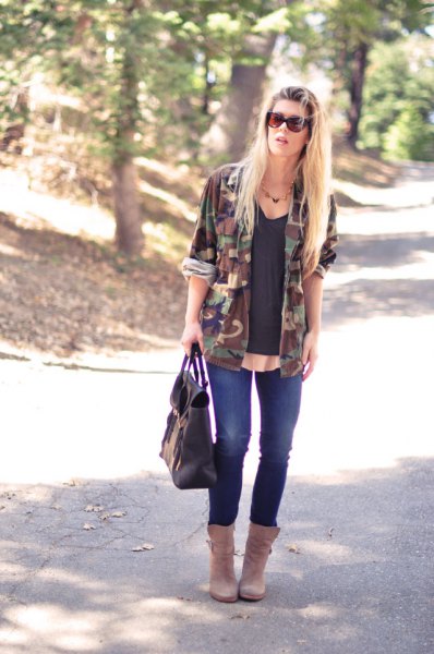 gray ankle boots with V-neck and camouflage
