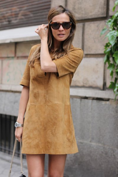 Half-sleeved suede brown mini sheath dress with matching shoulder bag