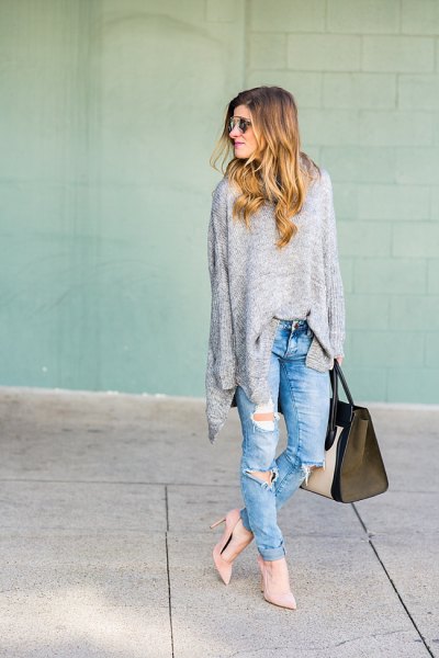 gray oversized sweater in gray with boyfriend jeans and blushing pink heels