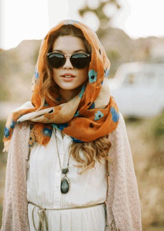 Hooded scarf with a floral pattern