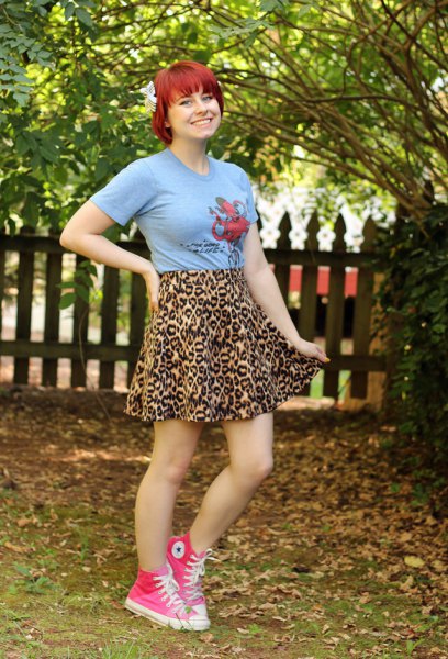 Pink graphic t-shirt with a leopard print minirater skirt