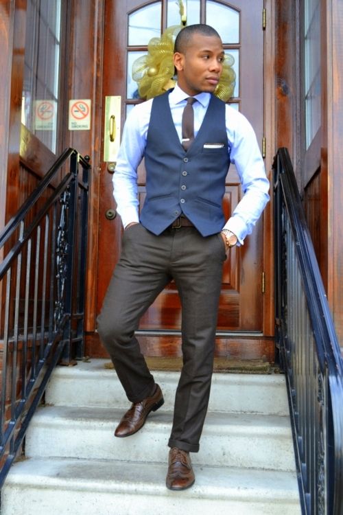 Sabir Peele of Men's Style Pro matching up blues and browns. Time .